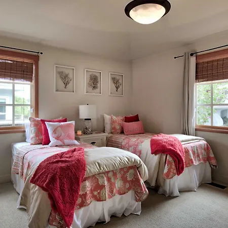 3718 Ocean Crest Vila